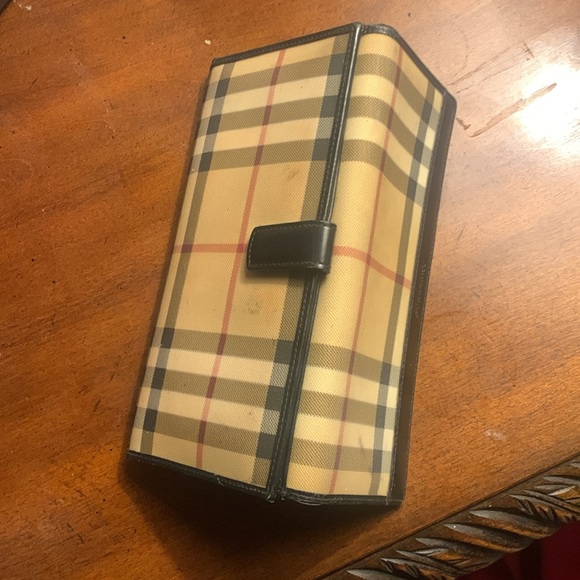 Brand new Burberry nova check long check wallet with credit card slots from 2000 - Picture 2 of 6